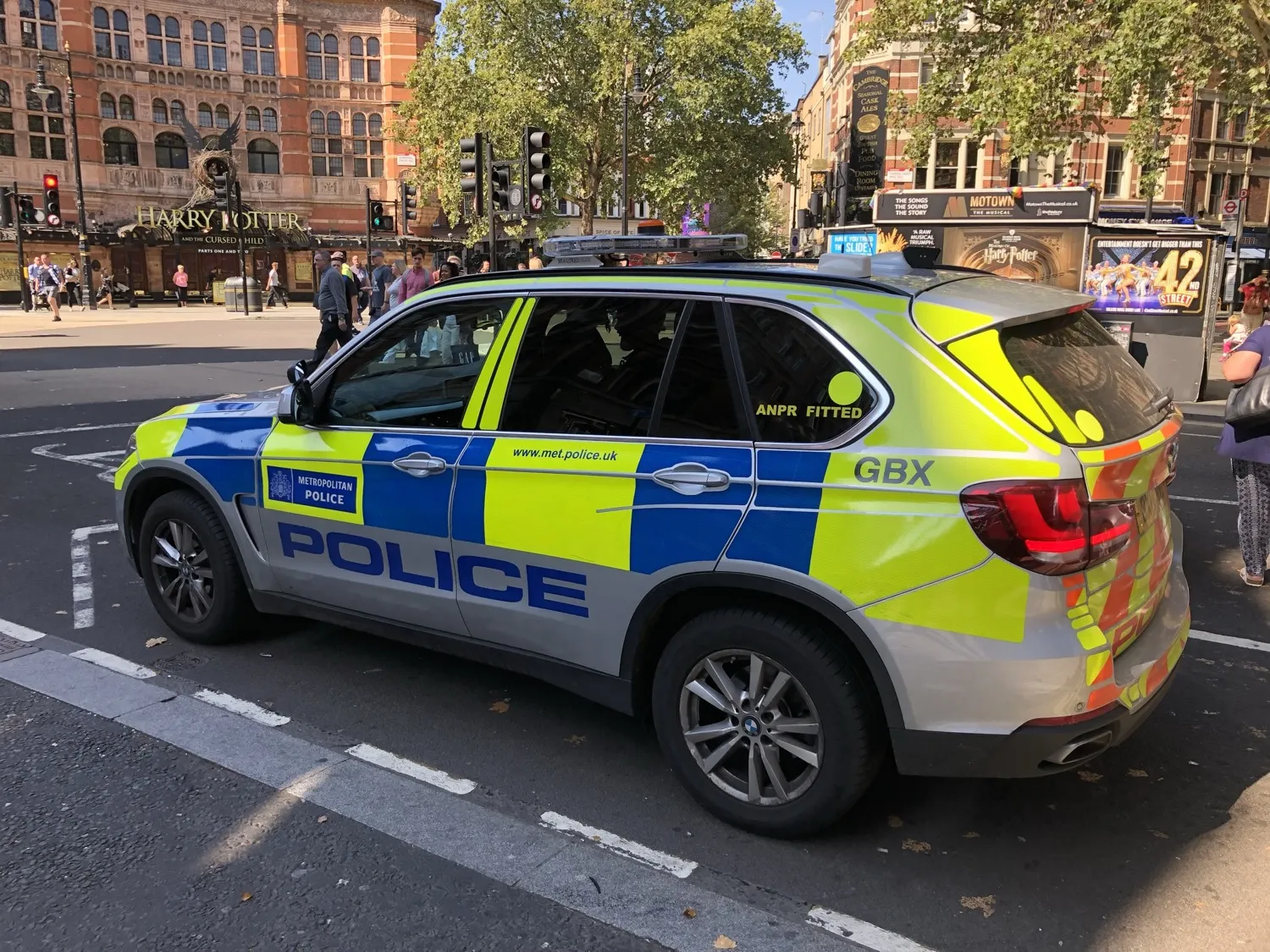 Met Police 警车