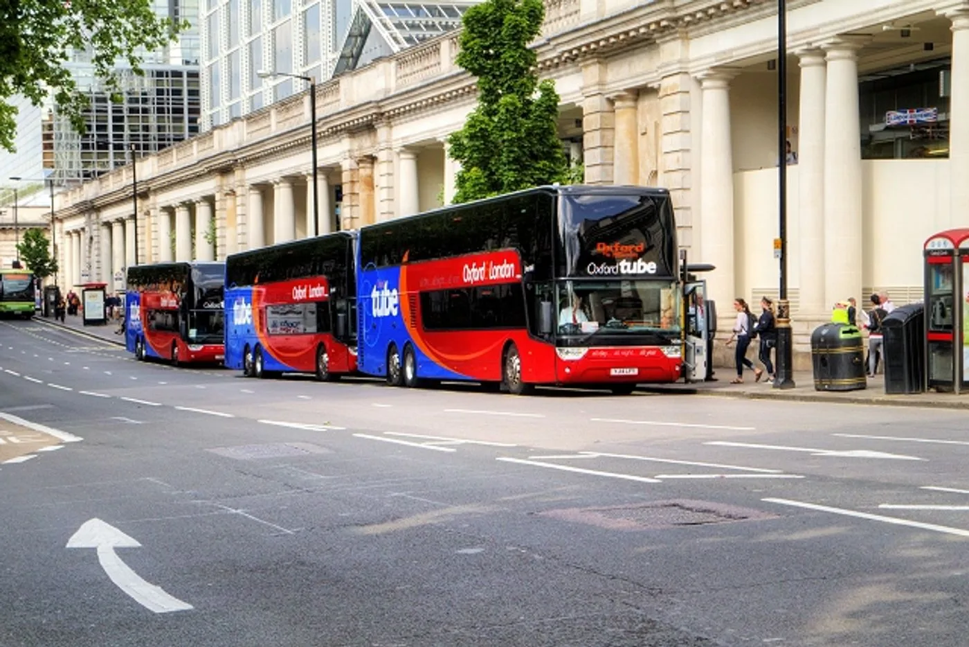 Victoria 附近的 Oxford Tube 站点